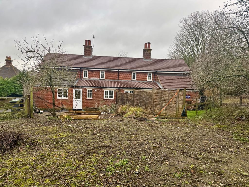 Lot: 83 - A PAIR OF SEMI-DETACHED COTTAGES IN POPULAR LOCATION AND LAND EXTENDING TO APPROX. 1.3 ACRES IN TOTAL - Rear of the two cottages